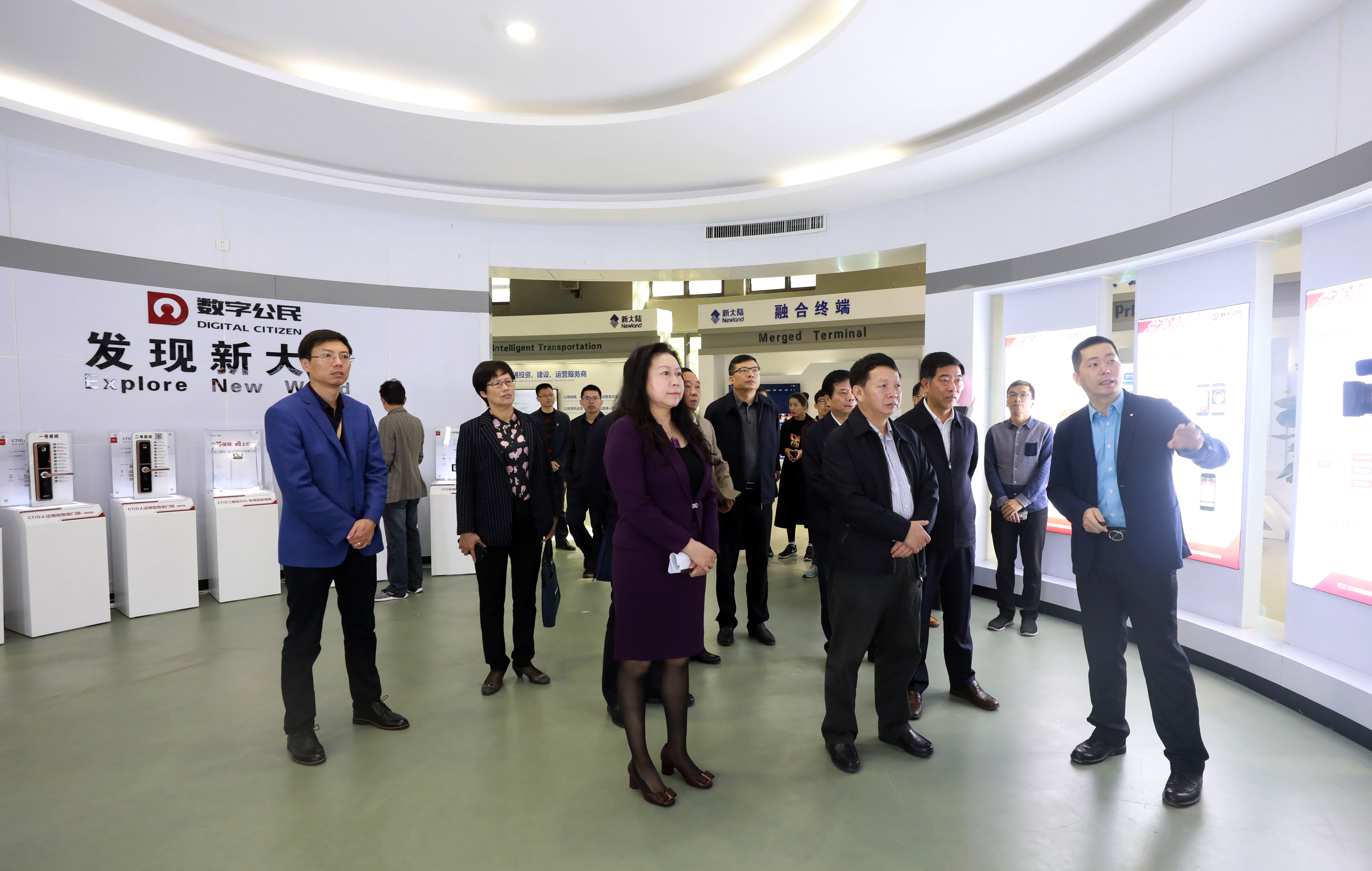 福建省委常委、政法委书记王洪祥莅临金年会体育金字招牌信誉至上调研并现场召开座谈会