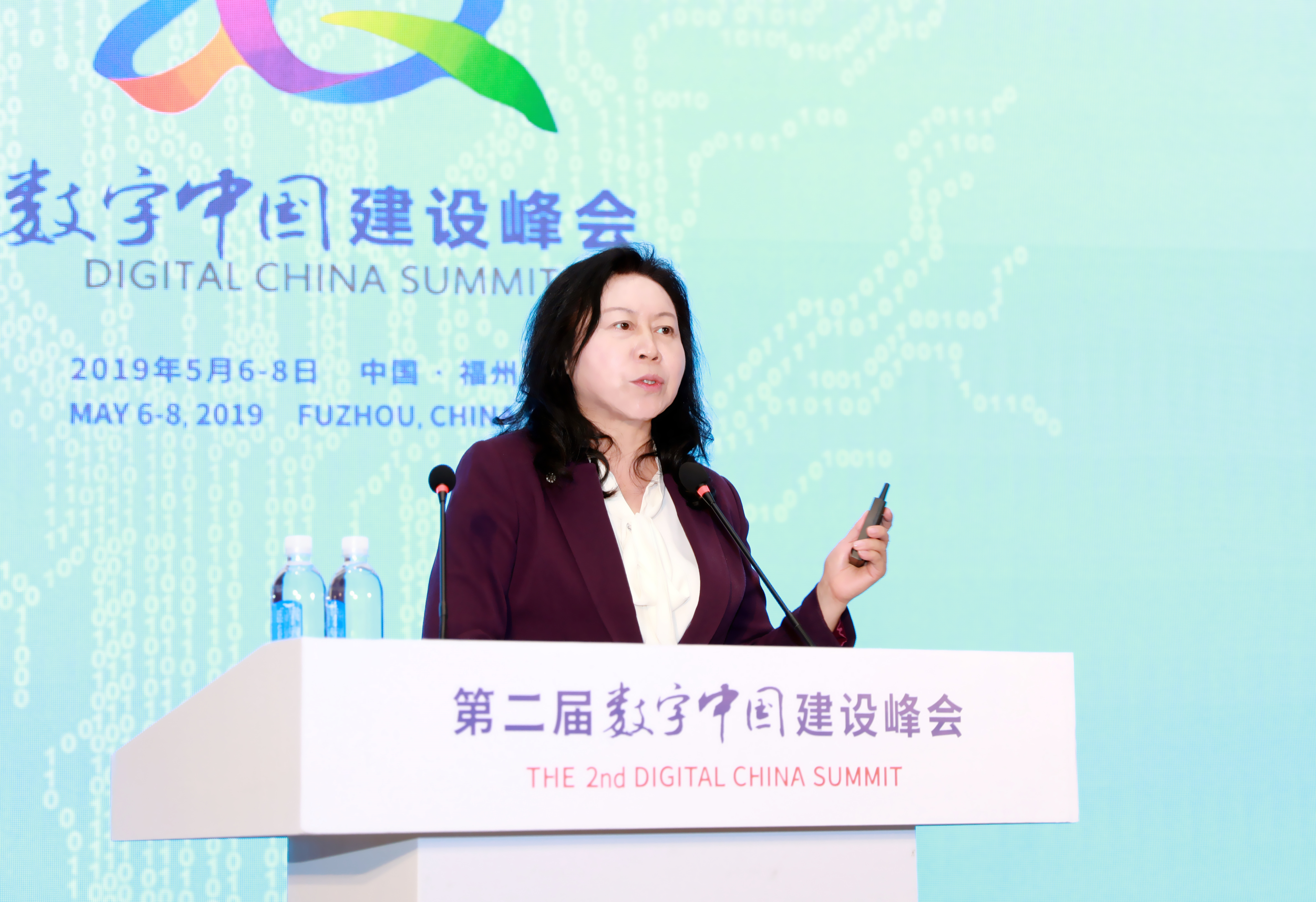 王晶在物联网分论坛发表主题演讲《数字中国时代下的物联网发展》